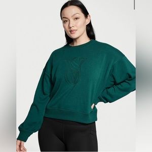 Victoria secret embroidered green crewneck. Size Large. NWT.